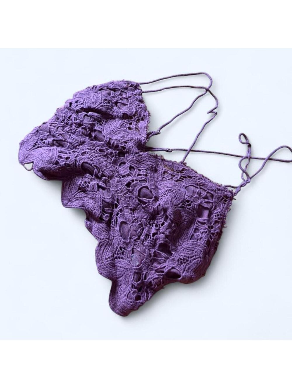 Purple lace bralette with adjustable straps, ideal for a boho-chic look